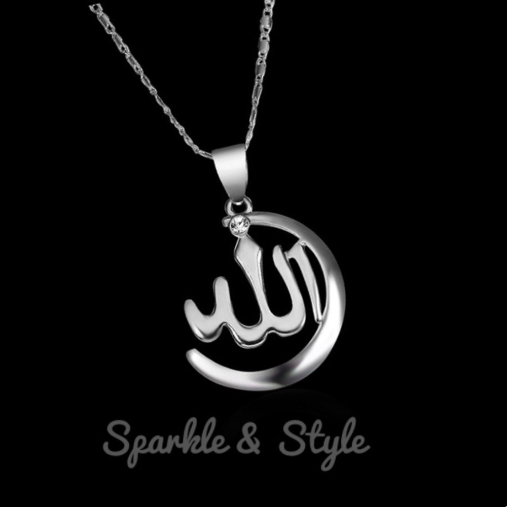 ✨ New Silver Crescent moon pendant necklace ✨